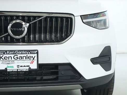 Used 2024 Volvo XC40 B5 Core image 7