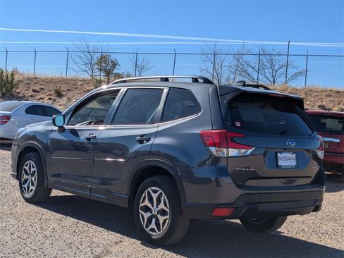 Used 2022 Subaru Forester Premium image 9