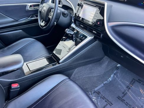 Used 2018 Toyota Mirai FWD image 16