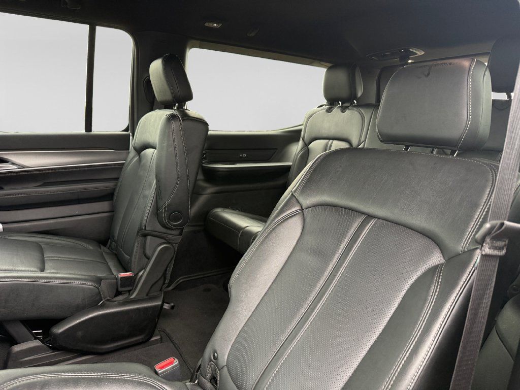 Used 2025 Jeep Wagoneer Series II AWD/4WD image 37