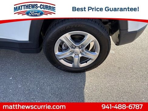 Used 2024 Jeep Compass Latitude image 14