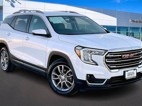 Used 2024 GMC Terrain SLT image 12