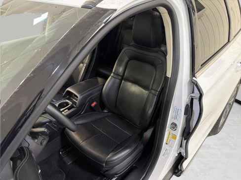 Used 2023 Lincoln Corsair FWD w/ Equipment Group 101A image 9