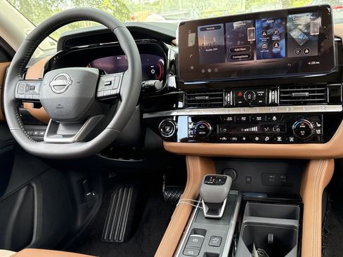 New 2026 Nissan Pathfinder Platinum FWD image 3