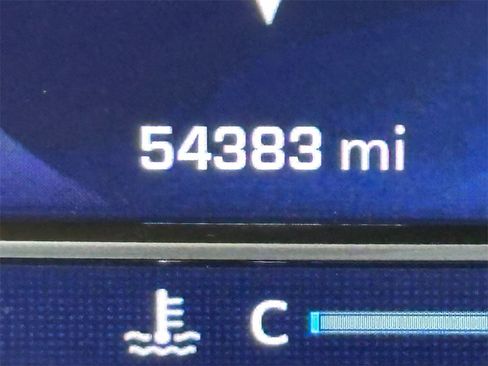 Used 2024 Chevrolet Suburban Premier image 33