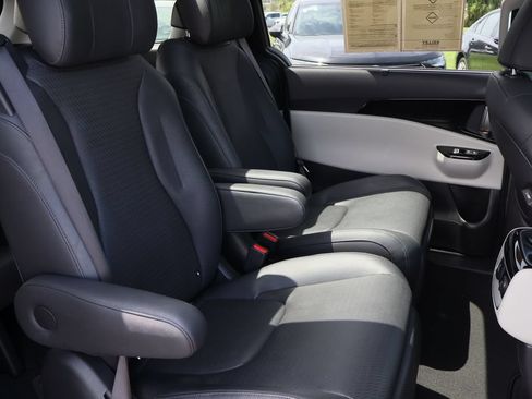 Used 2023 Kia Carnival SX Prestige FWD image 28