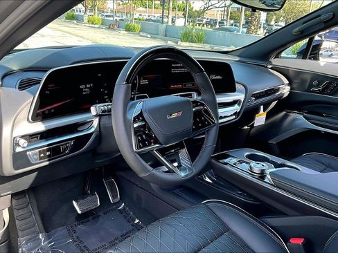 New 2026 Cadillac Lyriq V w/ LPO, Floor Liner Package AWD/4WD image 9