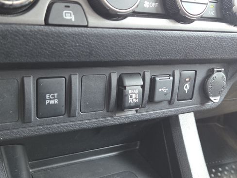 Used 2021 Toyota Tacoma TRD Off-Road AWD/4WD image 8