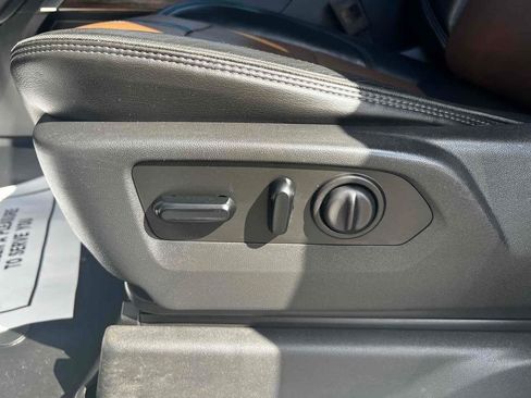 Used 2019 Chevrolet Silverado 1500 High Country image 13