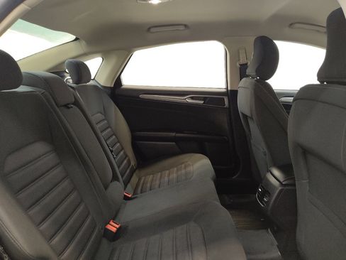 Used 2017 Ford Fusion SE w/ Fusion SE Technology Package image 19