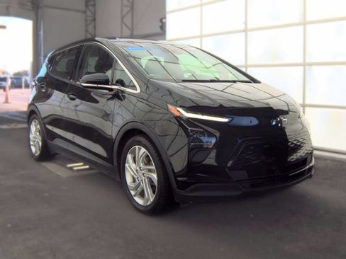 Used 2023 Chevrolet Bolt LT w/ Driver Confidence Package FWD image 3