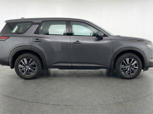 Used 2025 Nissan Pathfinder SV image 11