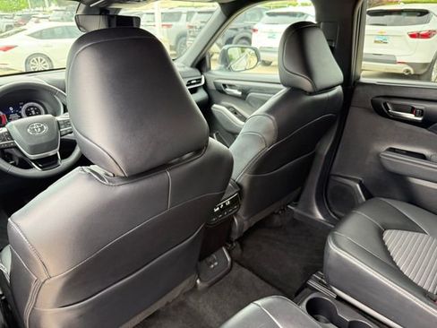 Used 2025 Toyota Highlander XSE AWD/4WD image 24