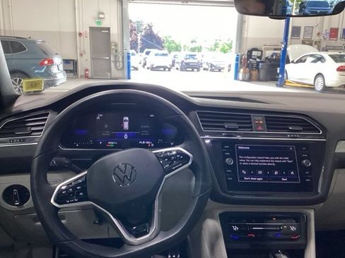 Certified 2023 Volkswagen Tiguan SE R-Line FWD image 7