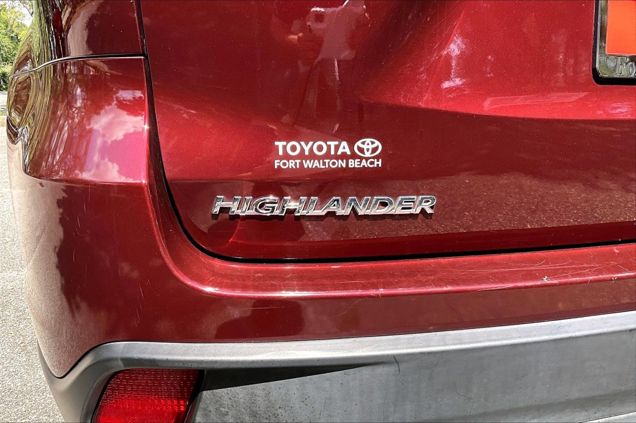 Used 2016 Toyota Highlander XLE FWD image 27