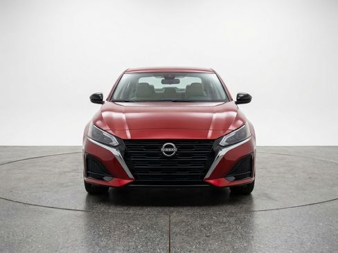 Used 2025 Nissan Altima 2.5 SV image 2