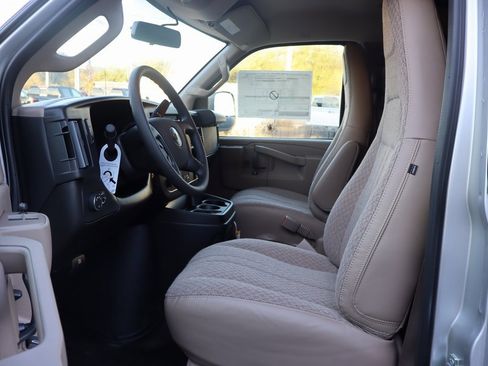 New 2025 Chevrolet Express 3500 w/ Driver Convenience Package image 4