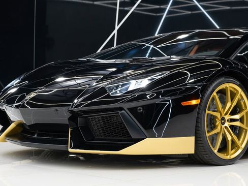 Used 2017 Lamborghini Aventador LP 700-4 image 4