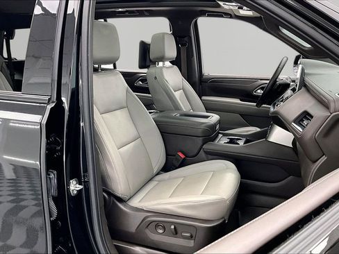 Used 2024 Chevrolet Tahoe Z71 w/ Luxury Package AWD/4WD image 7