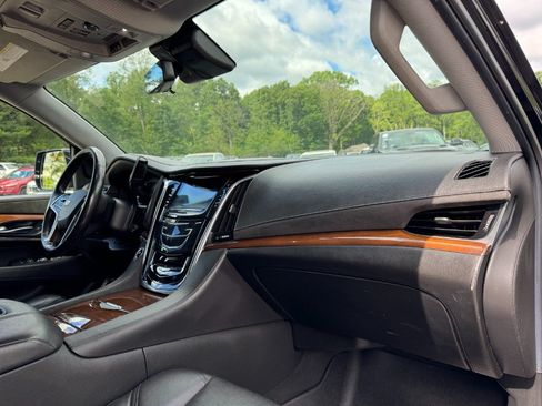 Used 2020 Cadillac Escalade ESV Luxury AWD/4WD image 21