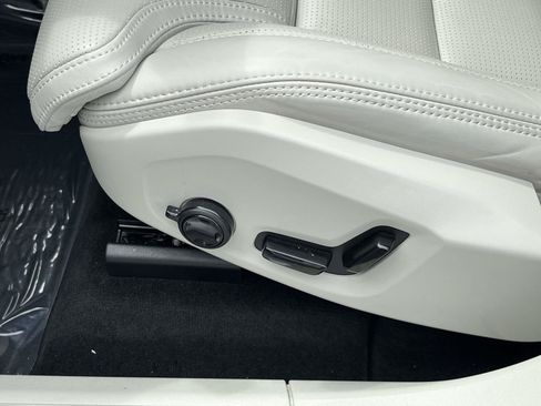 Certified 2023 Volvo XC60 B5 Ultimate w/ Climate Package AWD/4WD image 15