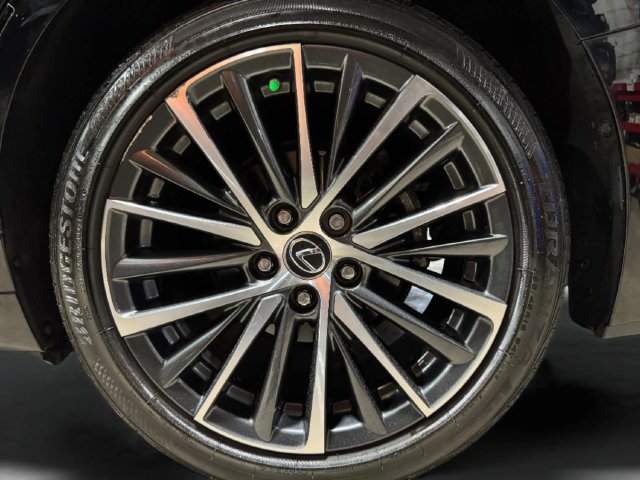 Certified 2023 Lexus ES 350 w/ Premium Package FWD image 32