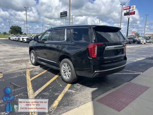 Used 2024 GMC Yukon SLT w/ SLT Luxury Package AWD/4WD image 3