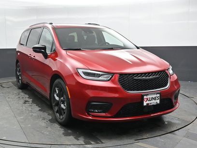New 2026 Chrysler Pacifica Select w/ S Appearance Package