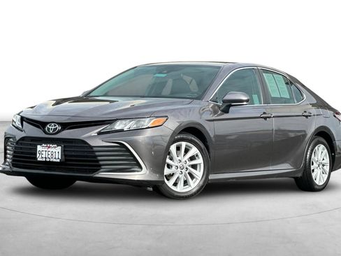 Used 2022 Toyota Camry LE w/ Convenience Package FWD image 2