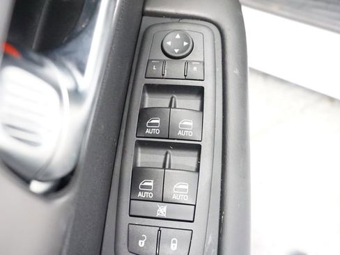 New 2026 Chrysler Voyager LX image 30