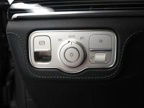 Used 2025 Mercedes-Benz GLS 450 4MATIC image 10