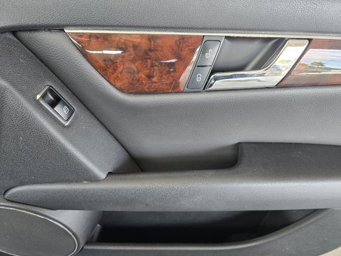 Used 2011 Mercedes-Benz C 300 Sedan image 27