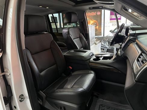 Used 2020 Chevrolet Suburban LT image 29