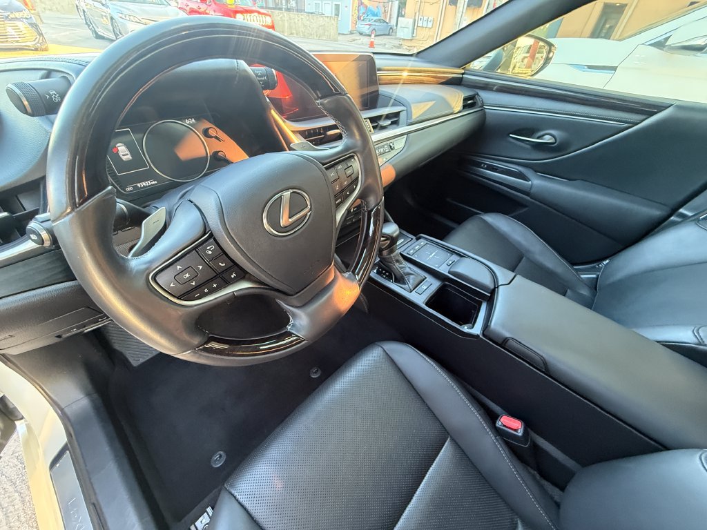 Used 2020 Lexus ES 350 w/ Premium Package FWD image 3