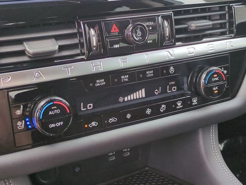 New 2026 Nissan Pathfinder Platinum w/ Accent Package FWD image 24