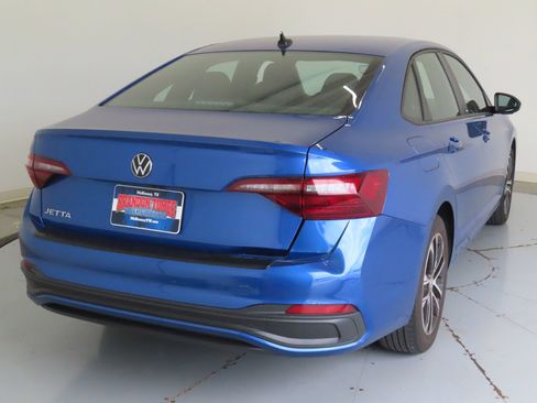 Used 2024 Volkswagen Jetta Sport FWD image 3