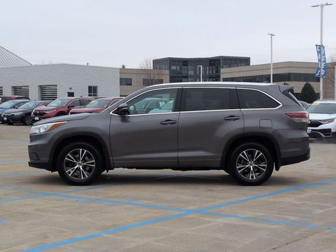 Used 2016 Toyota Highlander XLE image 9