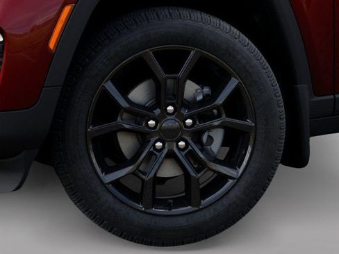 New 2025 Jeep Grand Cherokee Limited w/ MOPAR Finishing Package AWD/4WD image 8