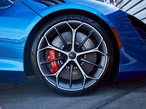 Used 2025 McLaren Artura Spider image 32