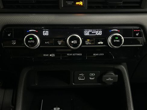 Used 2025 Honda Pilot TrailSport image 21