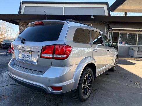 Used 2019 Dodge Journey SE image 11