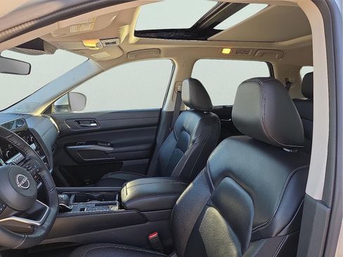 Used 2024 Nissan Pathfinder SL w/ SL Premium Package image 14