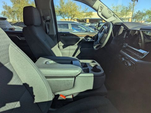 Used 2025 GMC Sierra 1500 SLE image 7