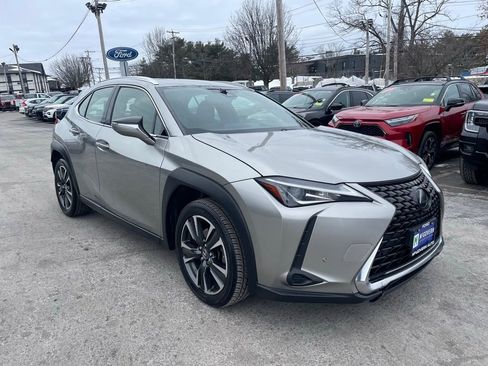 Used 2019 Lexus UX 200 w/ Premium Package image 7