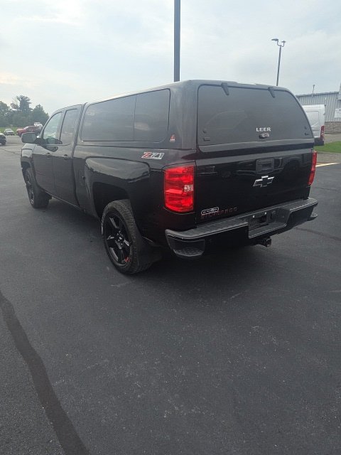 Used 2017 Chevrolet Silverado 1500 LT w/ Redline Edition AWD/4WD image 9