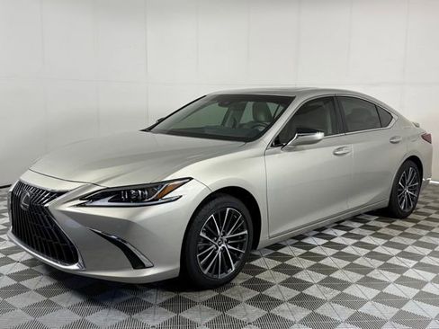 Used 2025 Lexus ES 300h w/ Premium Package image 2