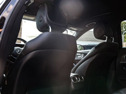 Used 2019 Mercedes-Benz E 300 4MATIC image 34