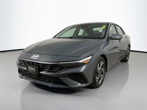 Used 2024 Hyundai Elantra Limited FWD image 4