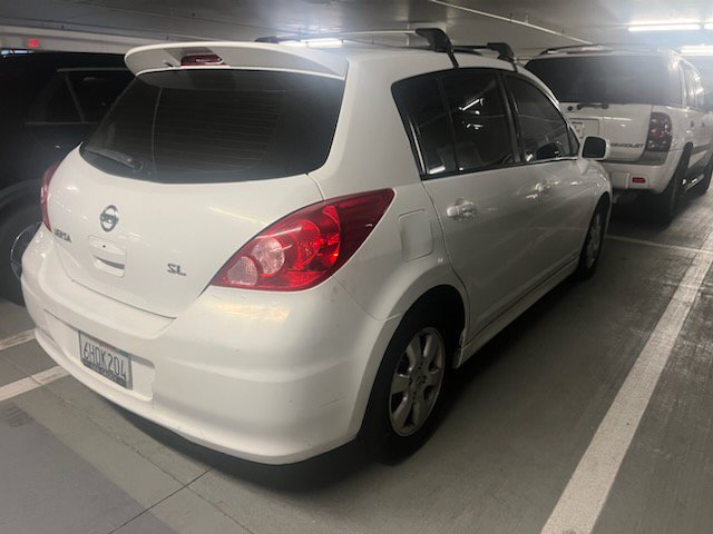 Used 2009 Nissan Versa Hatchback w/ Sport Pkg FWD image 2
