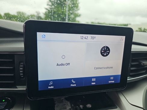 Used 2021 Ford Explorer XLT w/ Equipment Group 202A RWD image 12